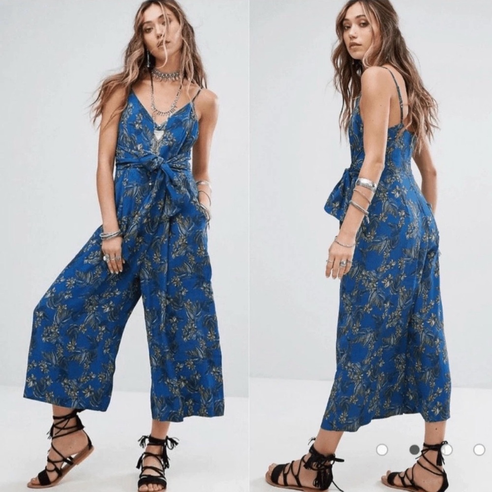 Free People Hot Tropics Size 2 Blue Floral Wide Leg Capri Jumpsuit Front Tie